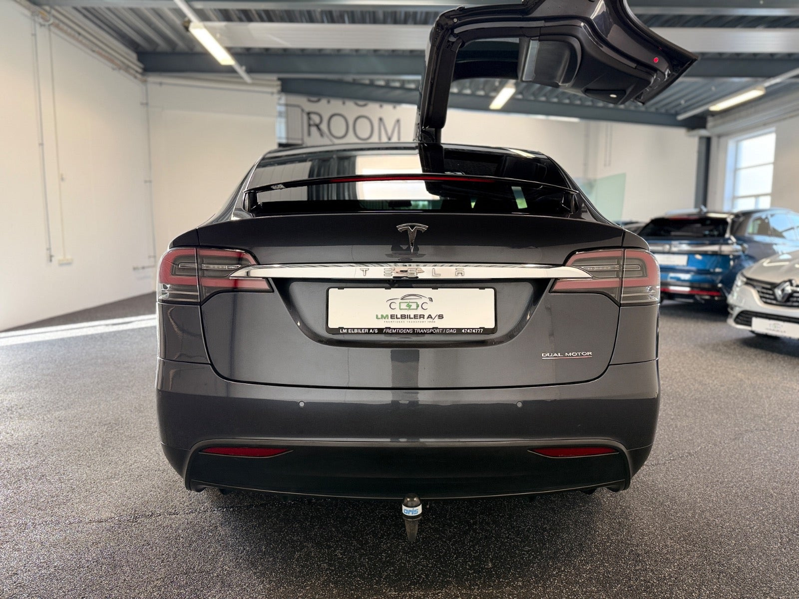 Sølv Tesla Model X fra 2019