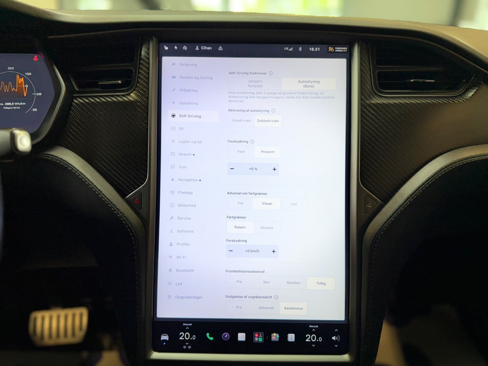 Sølv Tesla Model X fra 2019