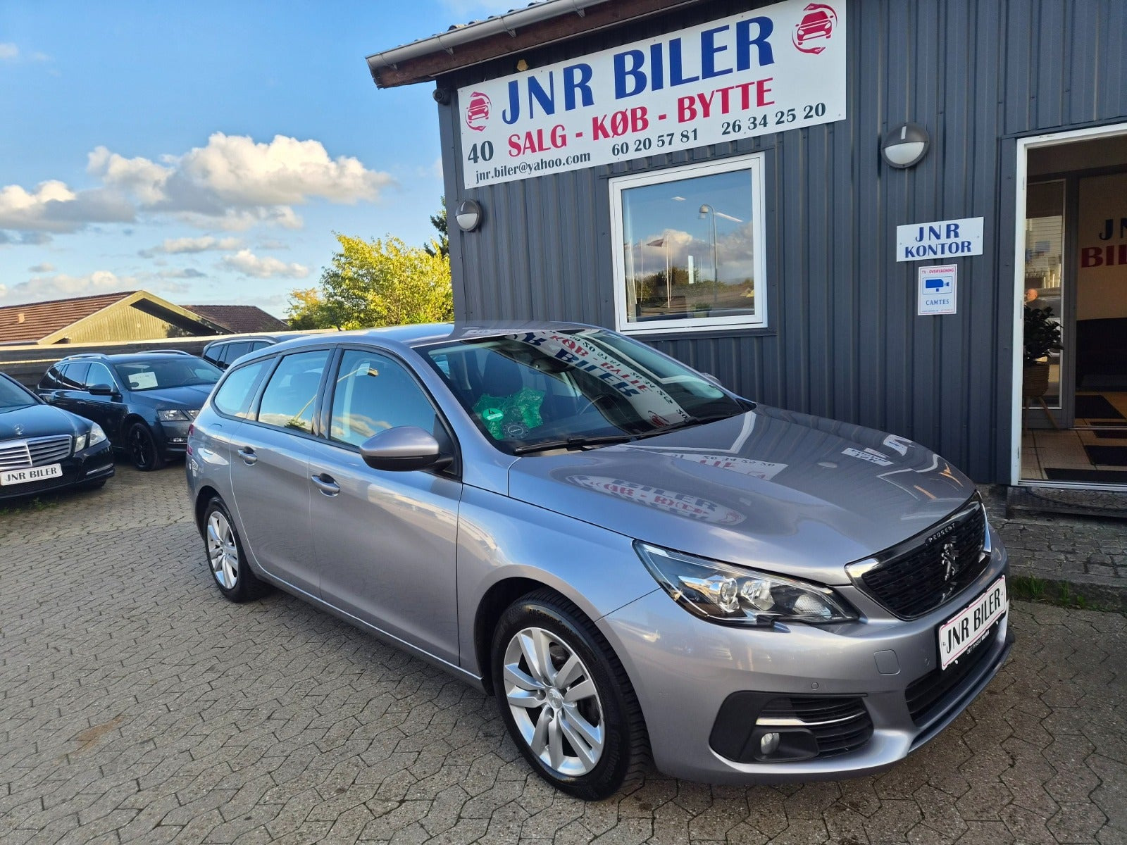 Grå Peugeot 308 fra 2019