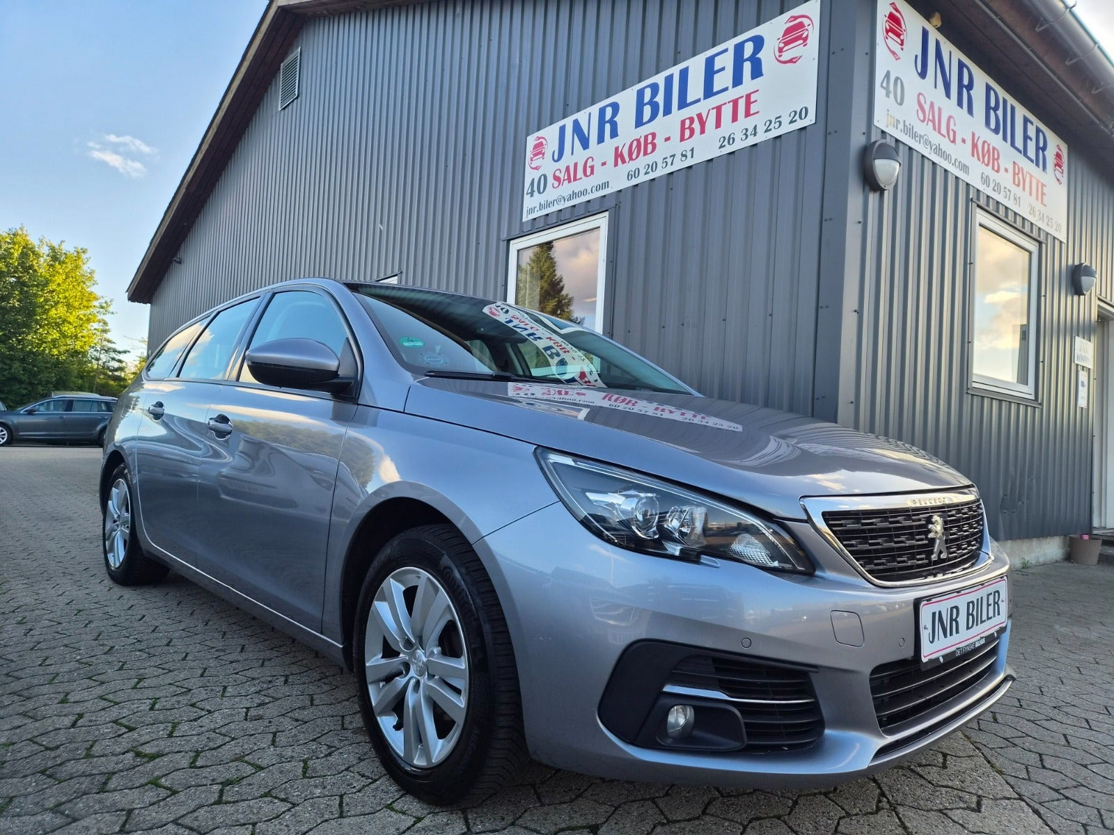 Grå Peugeot 308 fra 2019