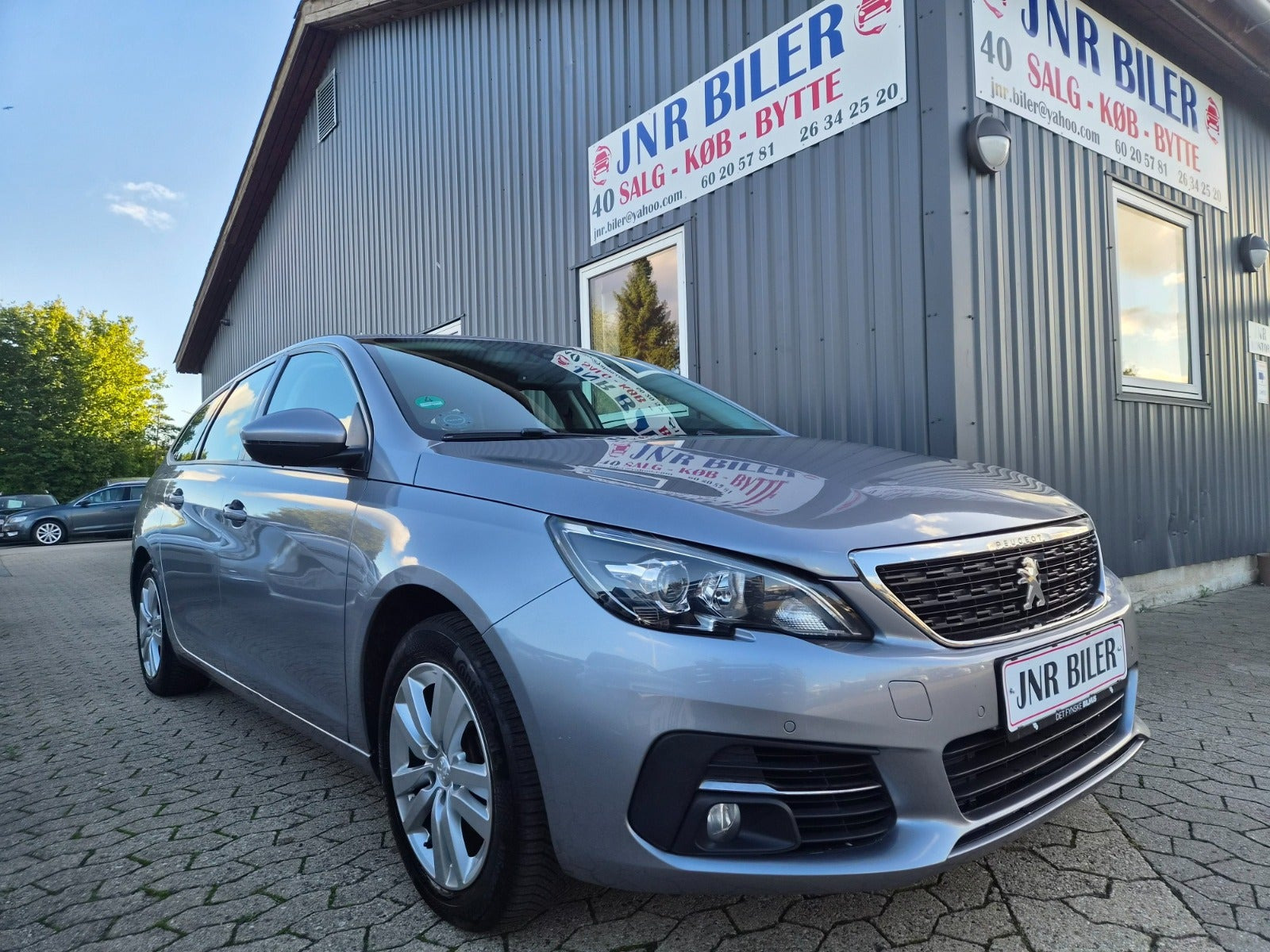 Grå Peugeot 308 fra 2019