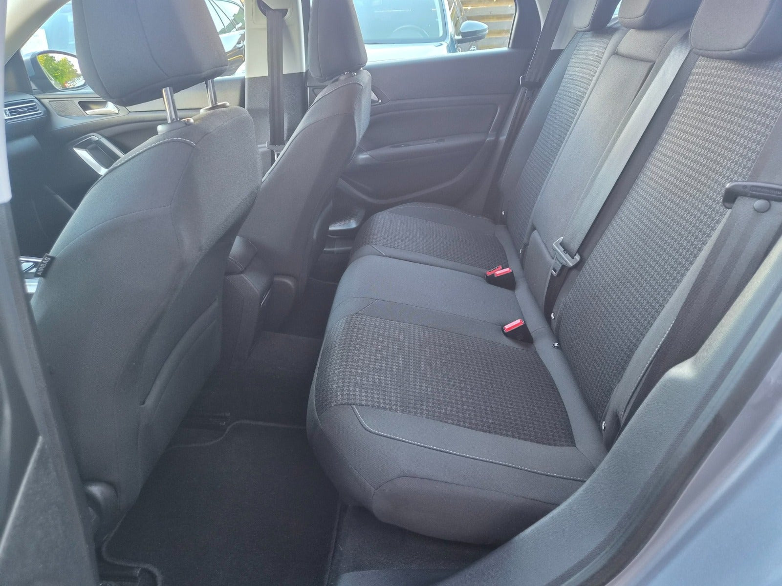 Grå Peugeot 308 fra 2019