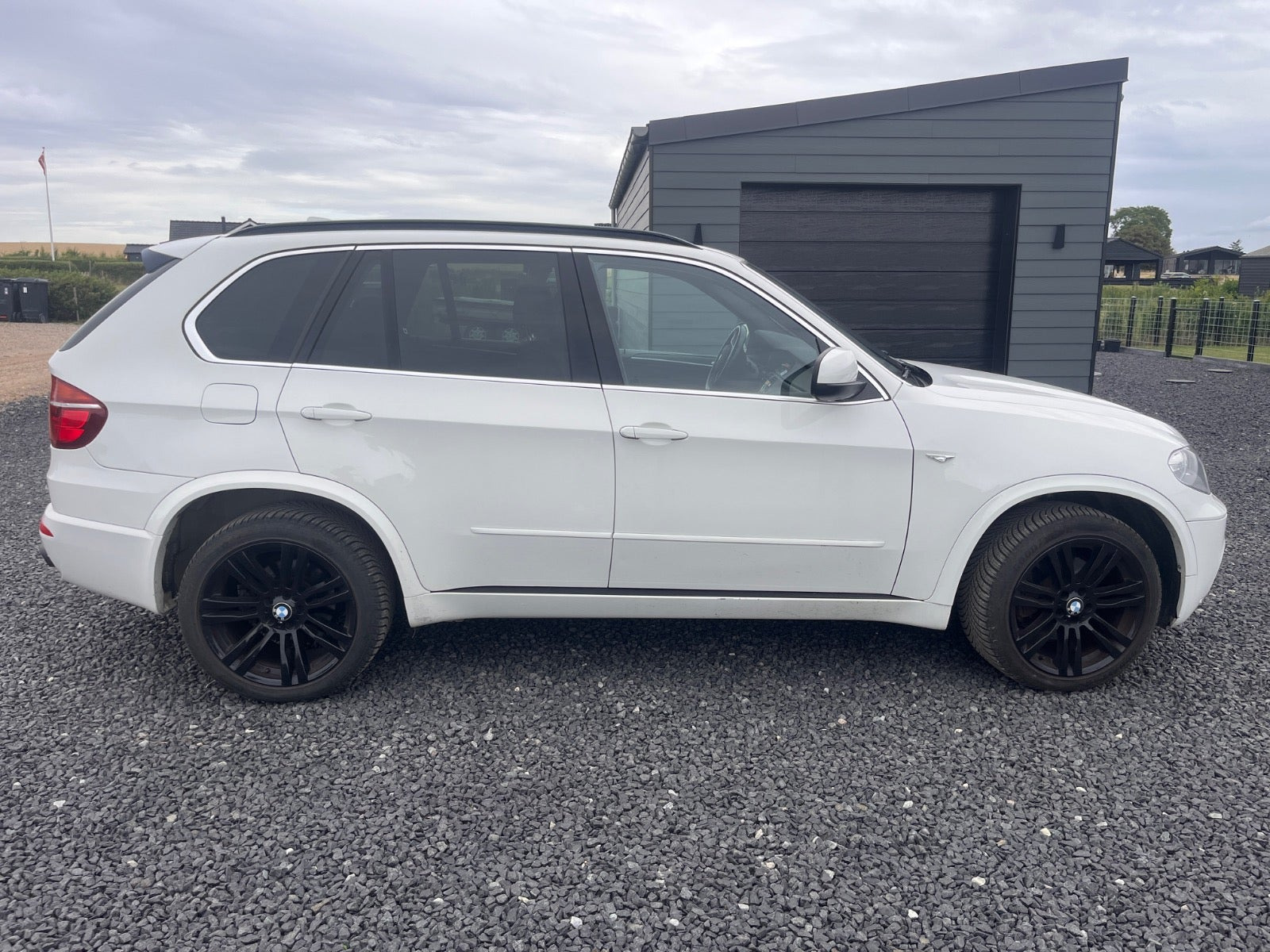 Hvid BMW X5 fra 2011