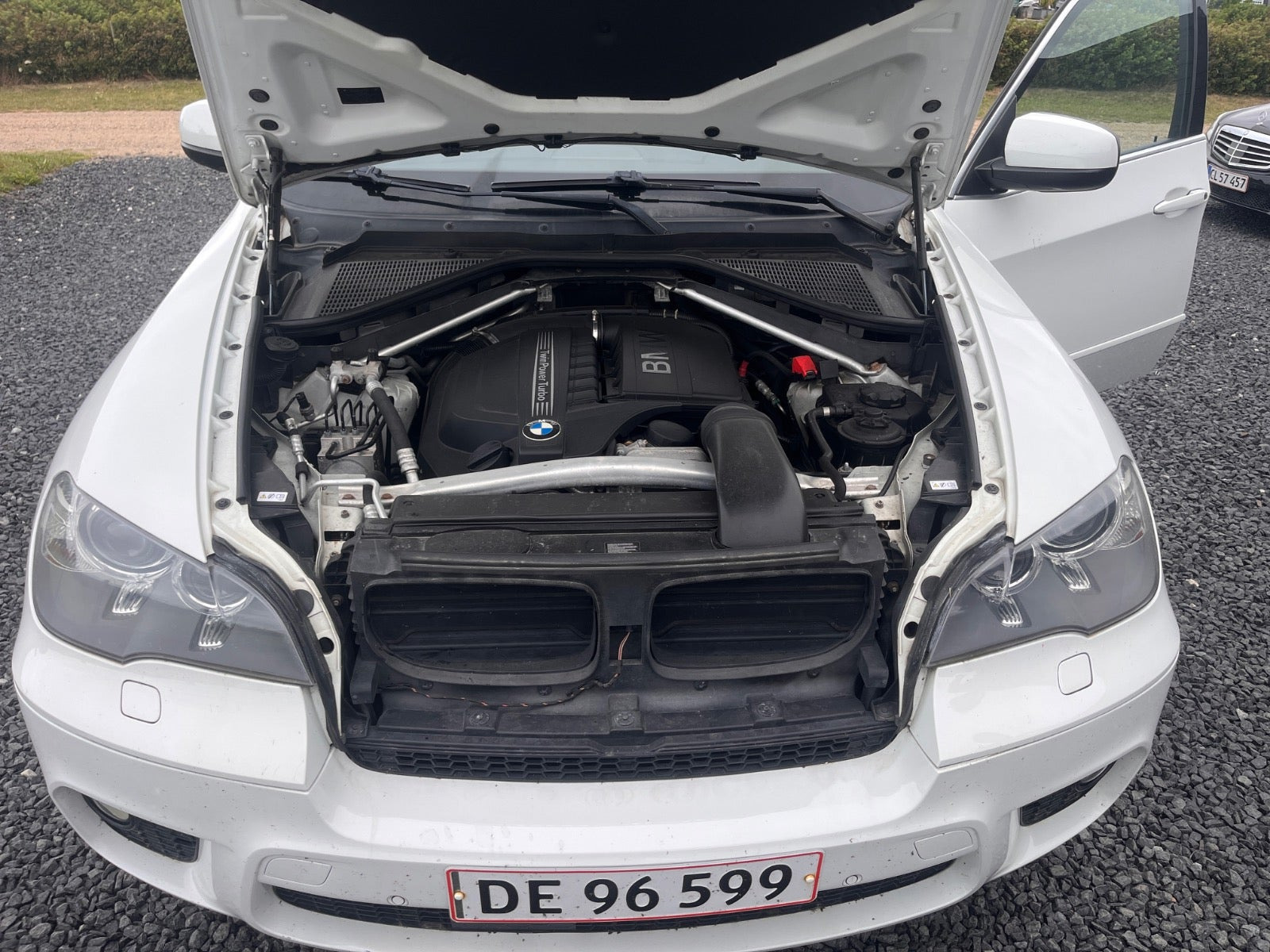 Hvid BMW X5 fra 2011