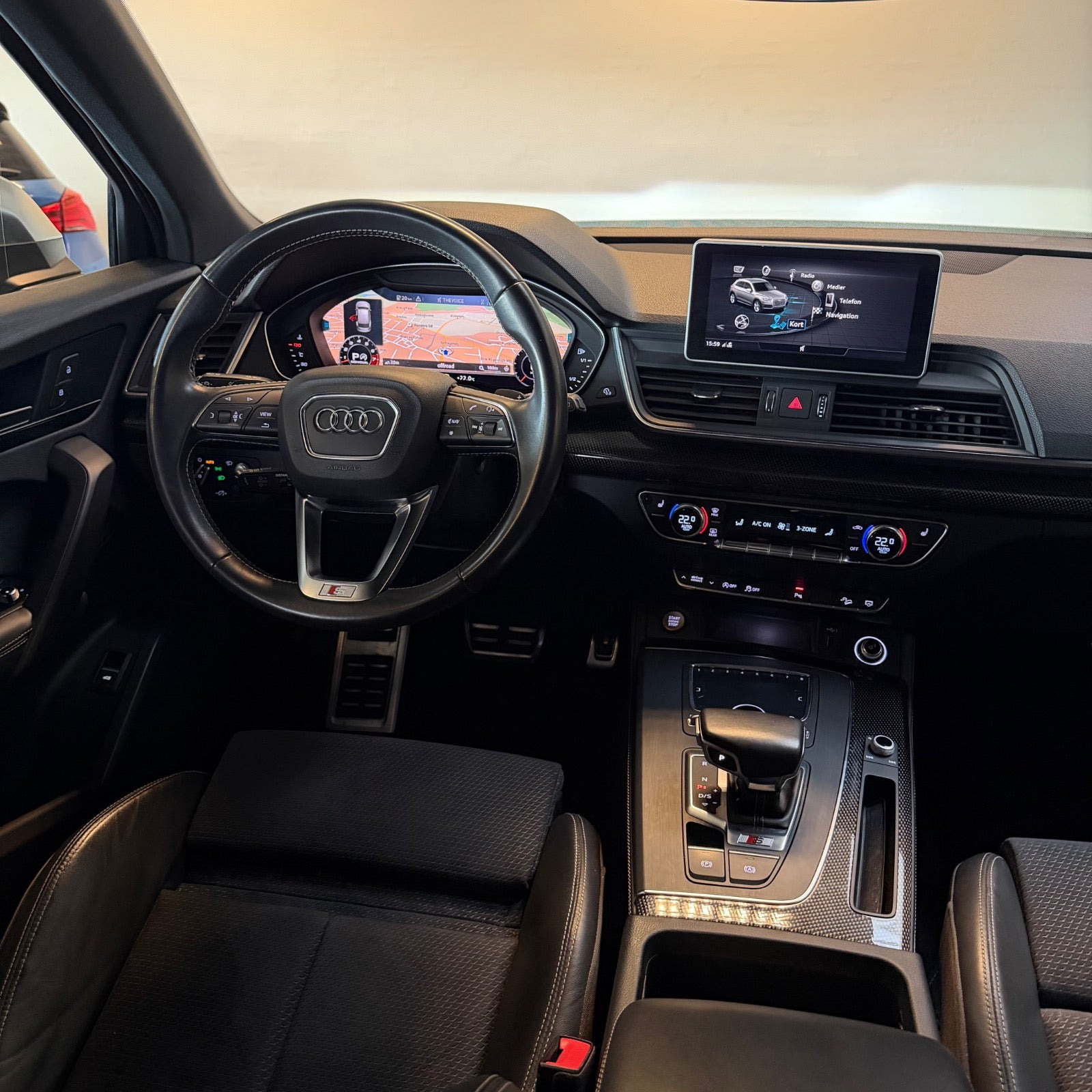 Blå Audi SQ5 fra 2018
