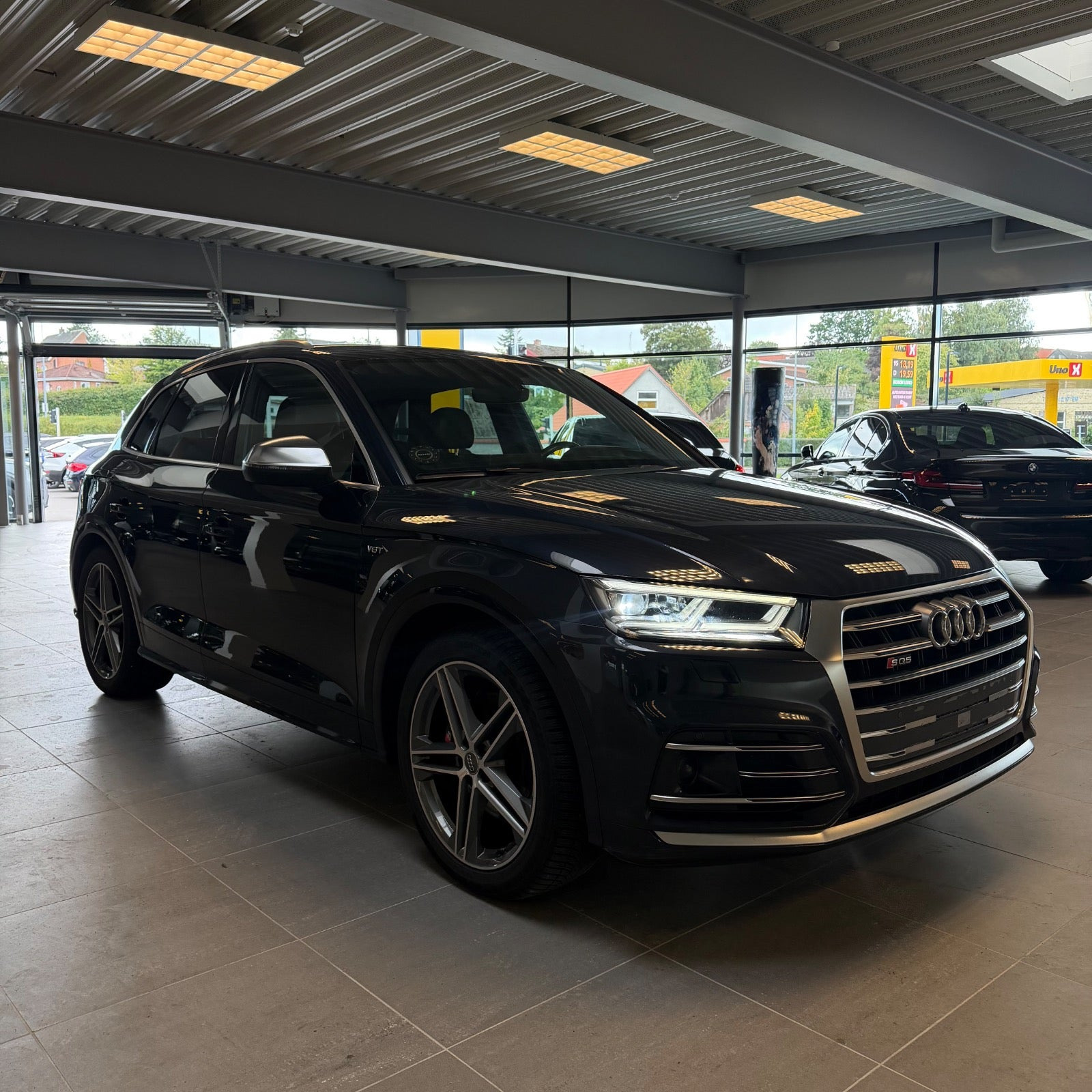Blå Audi SQ5 fra 2018