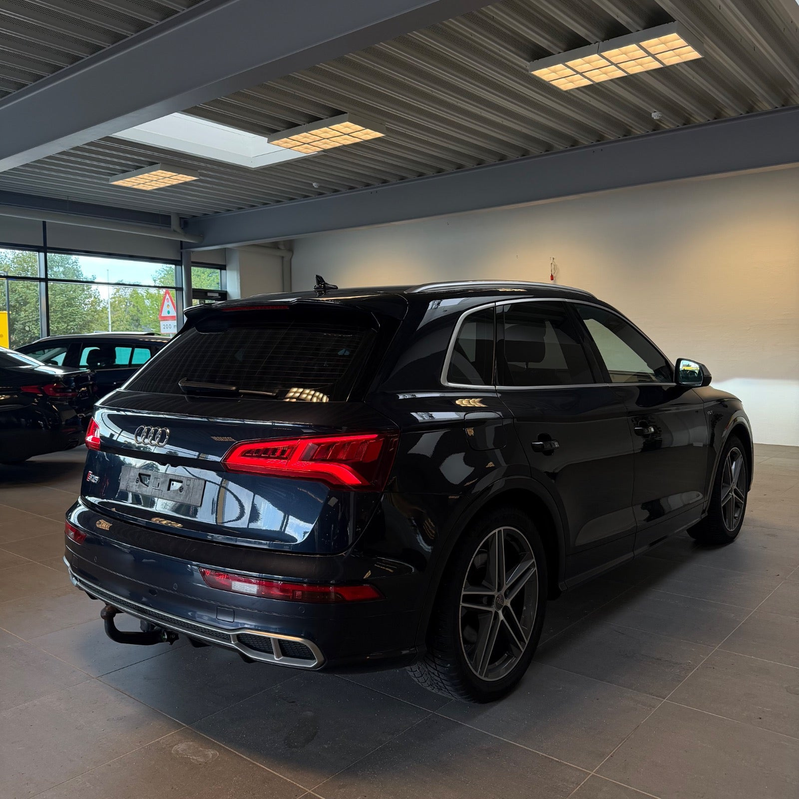 Blå Audi SQ5 fra 2018