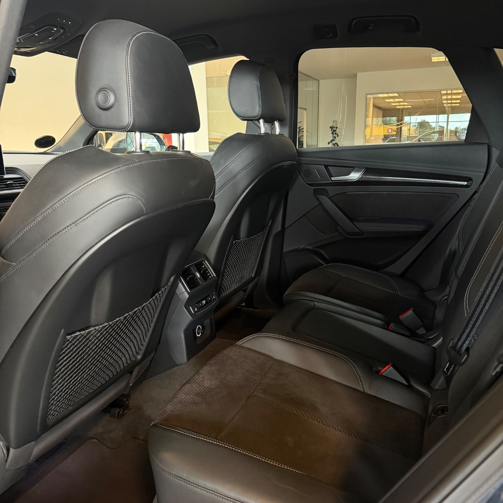 Blå Audi SQ5 fra 2018