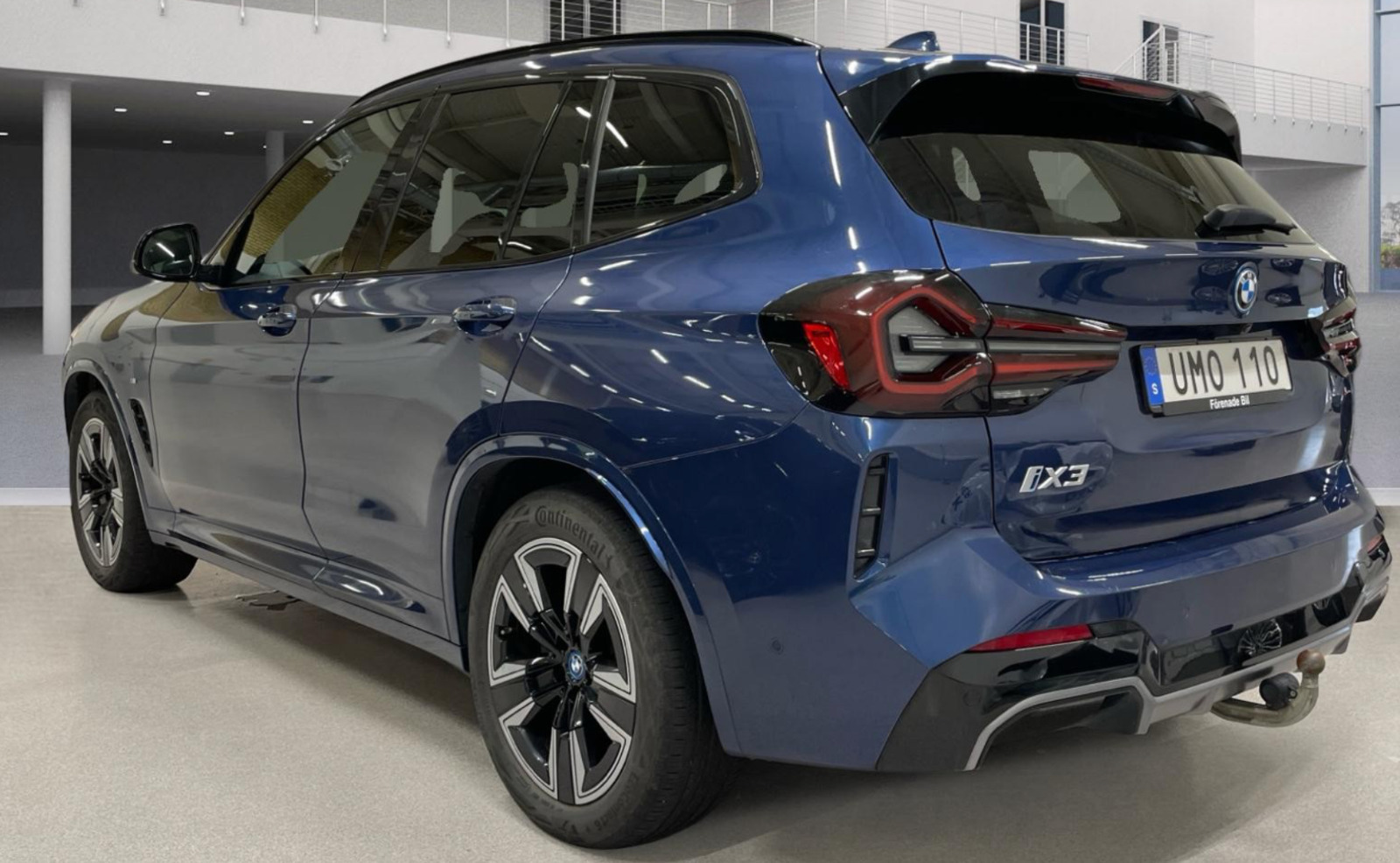 Blå BMW iX3 fra 2023
