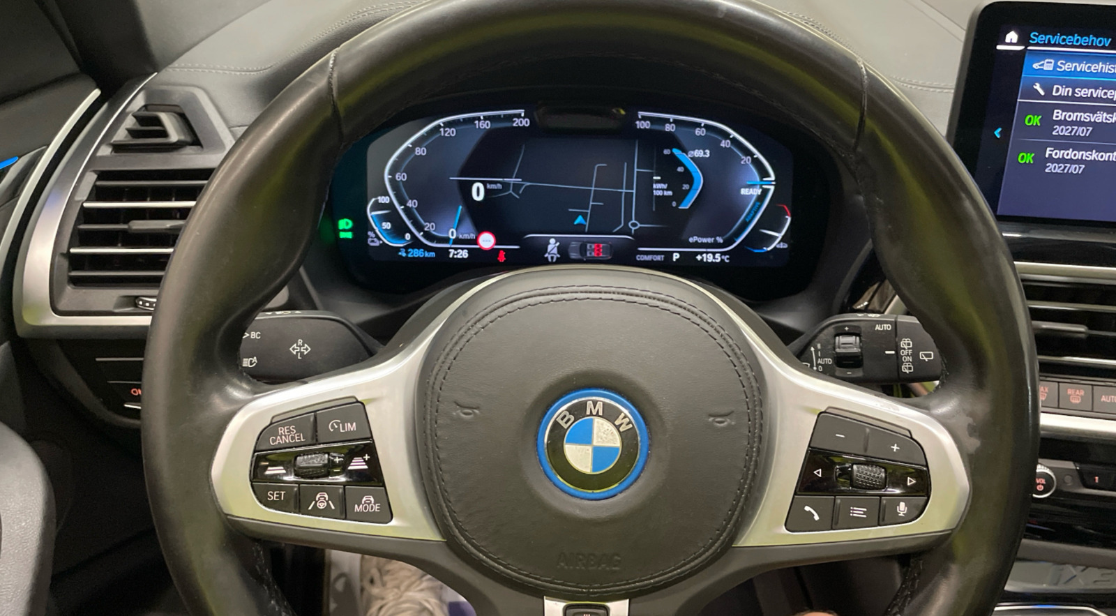 Blå BMW iX3 fra 2023