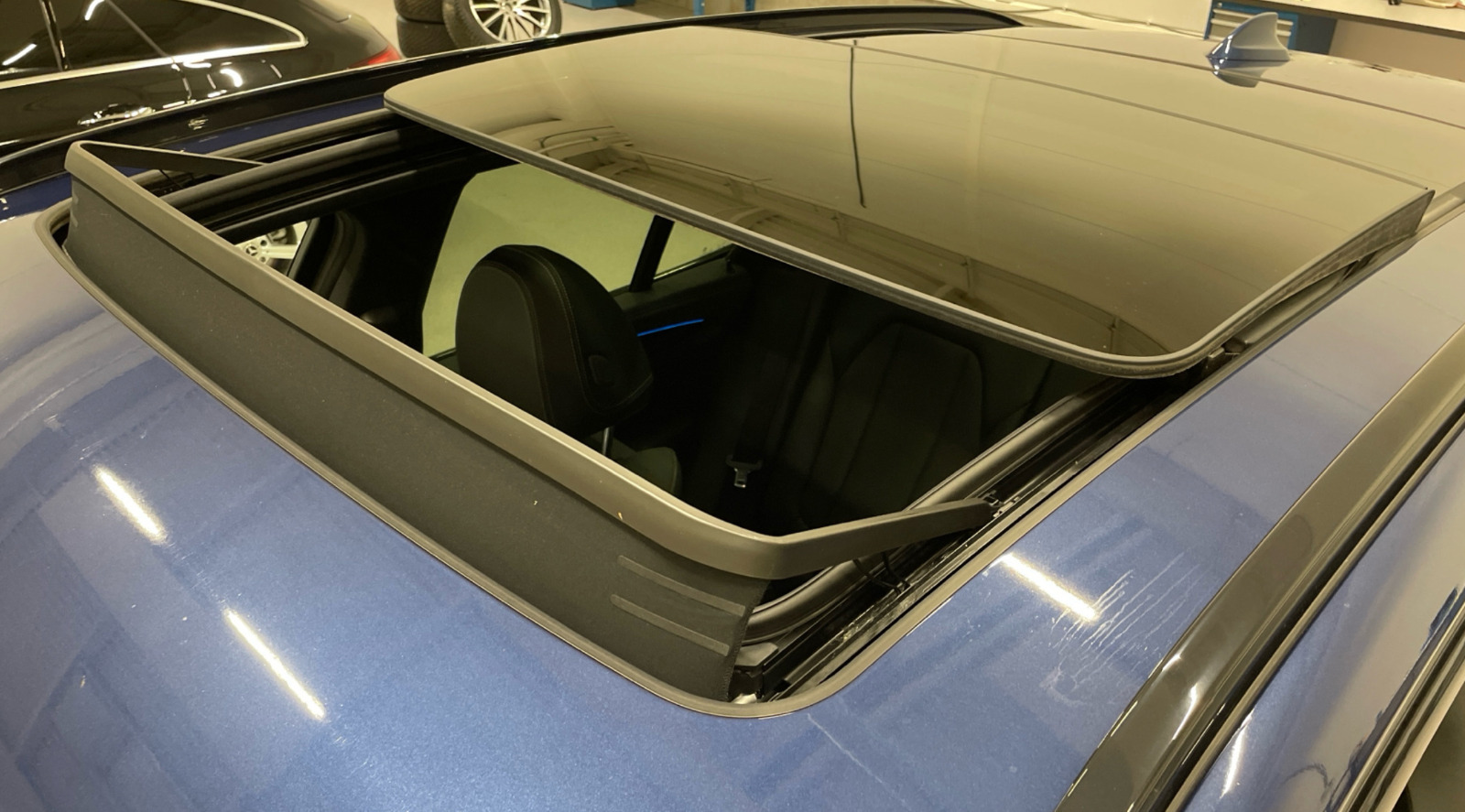Blå BMW iX3 fra 2023