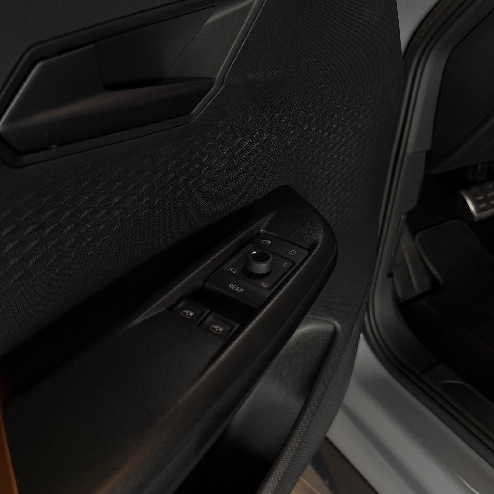 Grå Cupra Born fra 2023