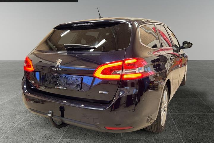 Blå Peugeot 308 fra 2015