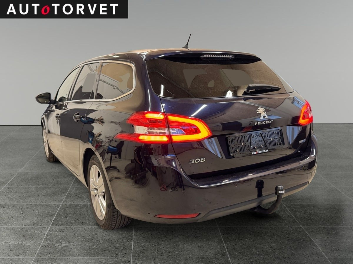 Blå Peugeot 308 fra 2015