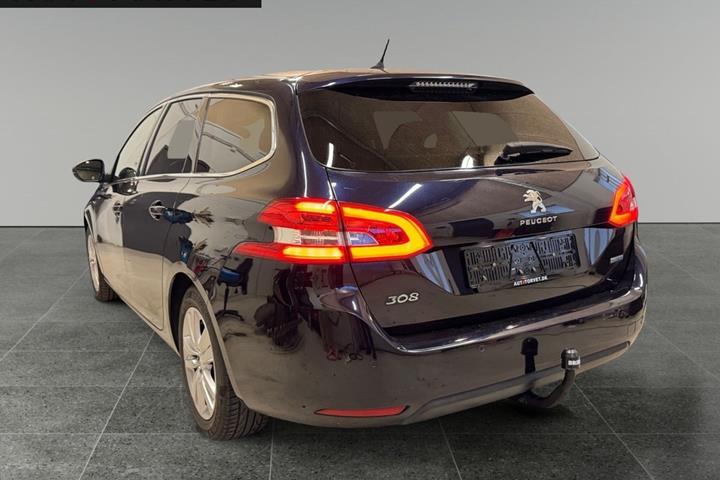 Blå Peugeot 308 fra 2015
