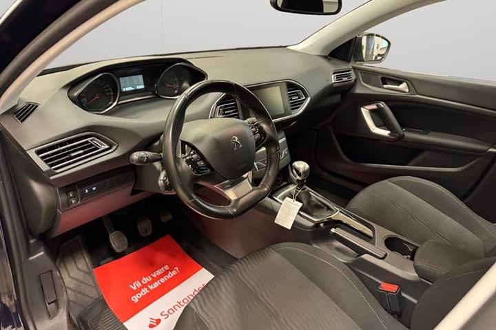 Blå Peugeot 308 fra 2015