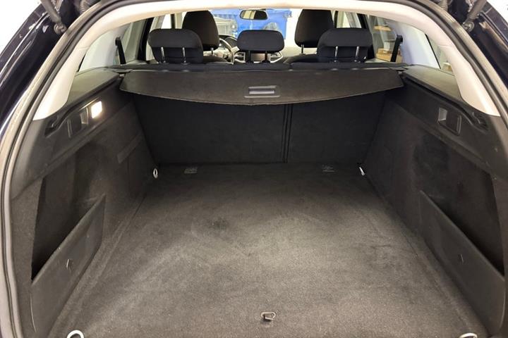 Blå Peugeot 308 fra 2015