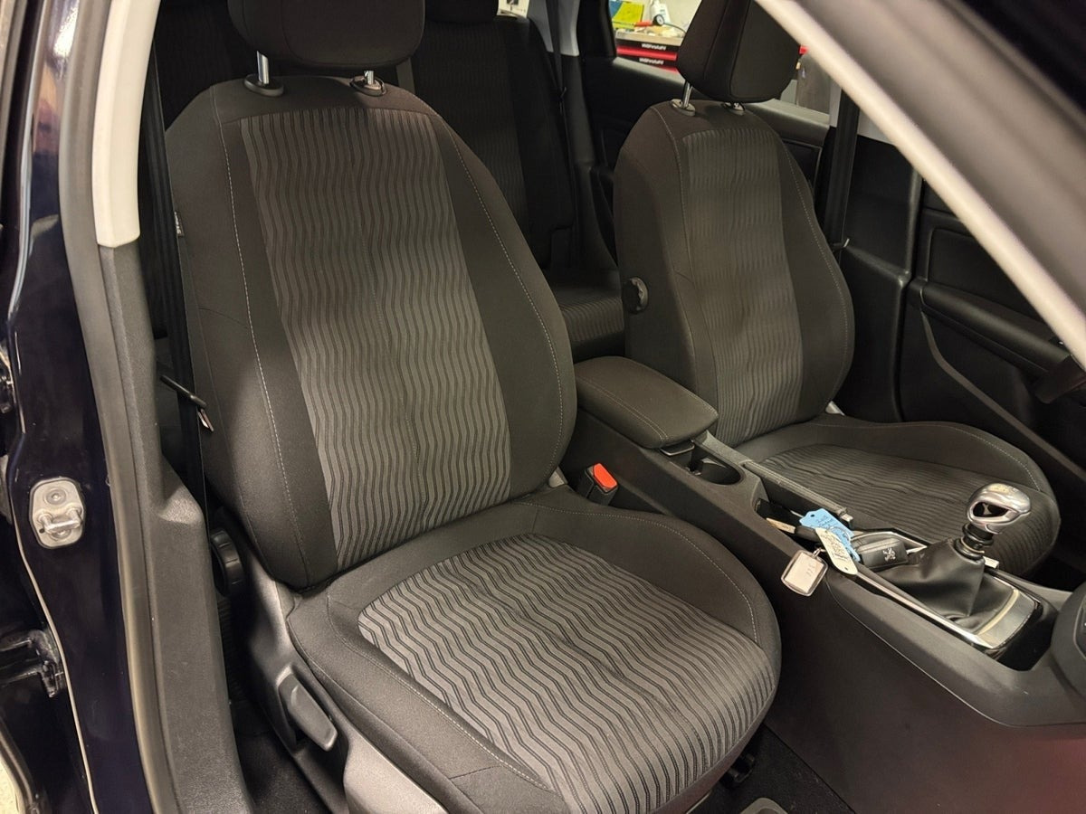 Blå Peugeot 308 fra 2015