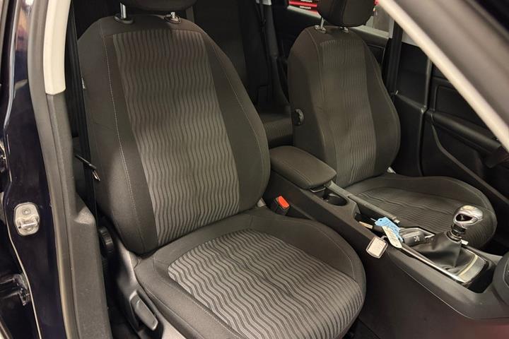 Blå Peugeot 308 fra 2015