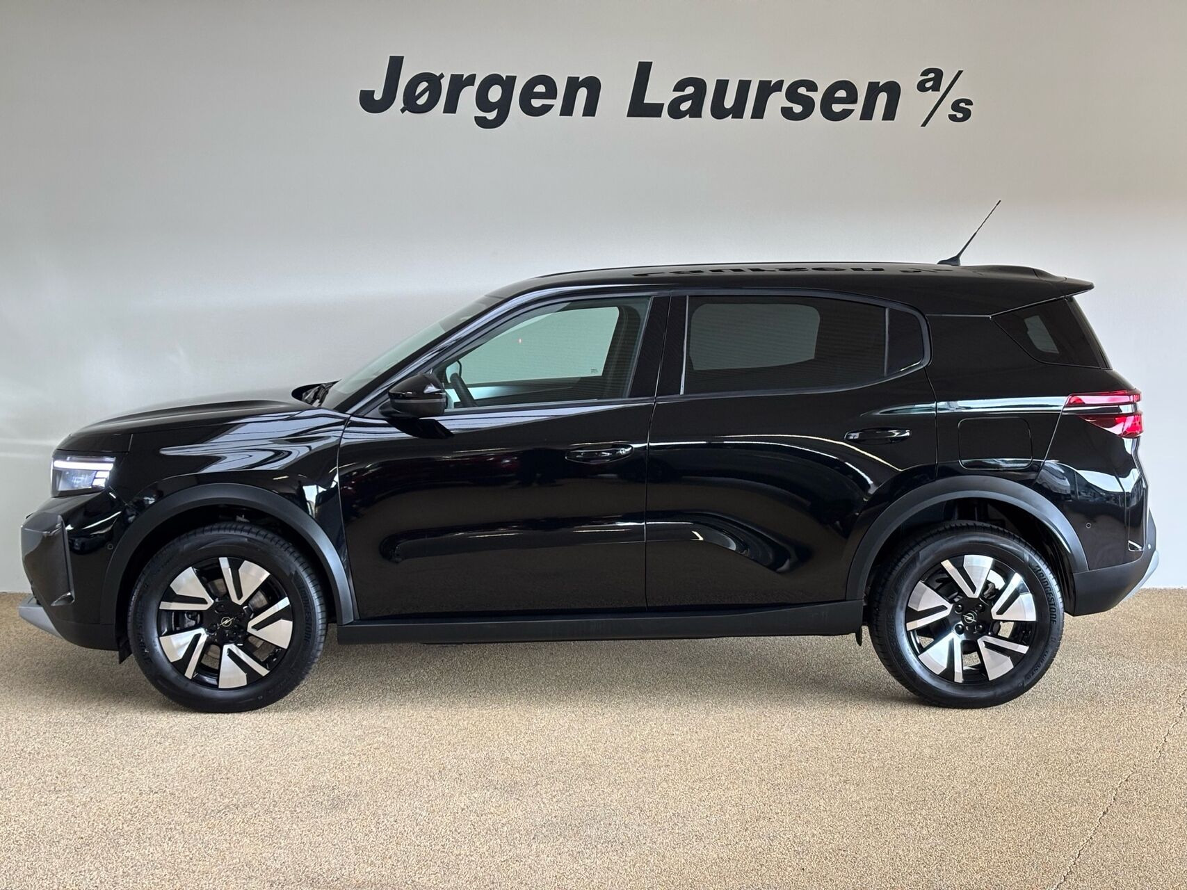 Sort Opel Frontera fra 2025