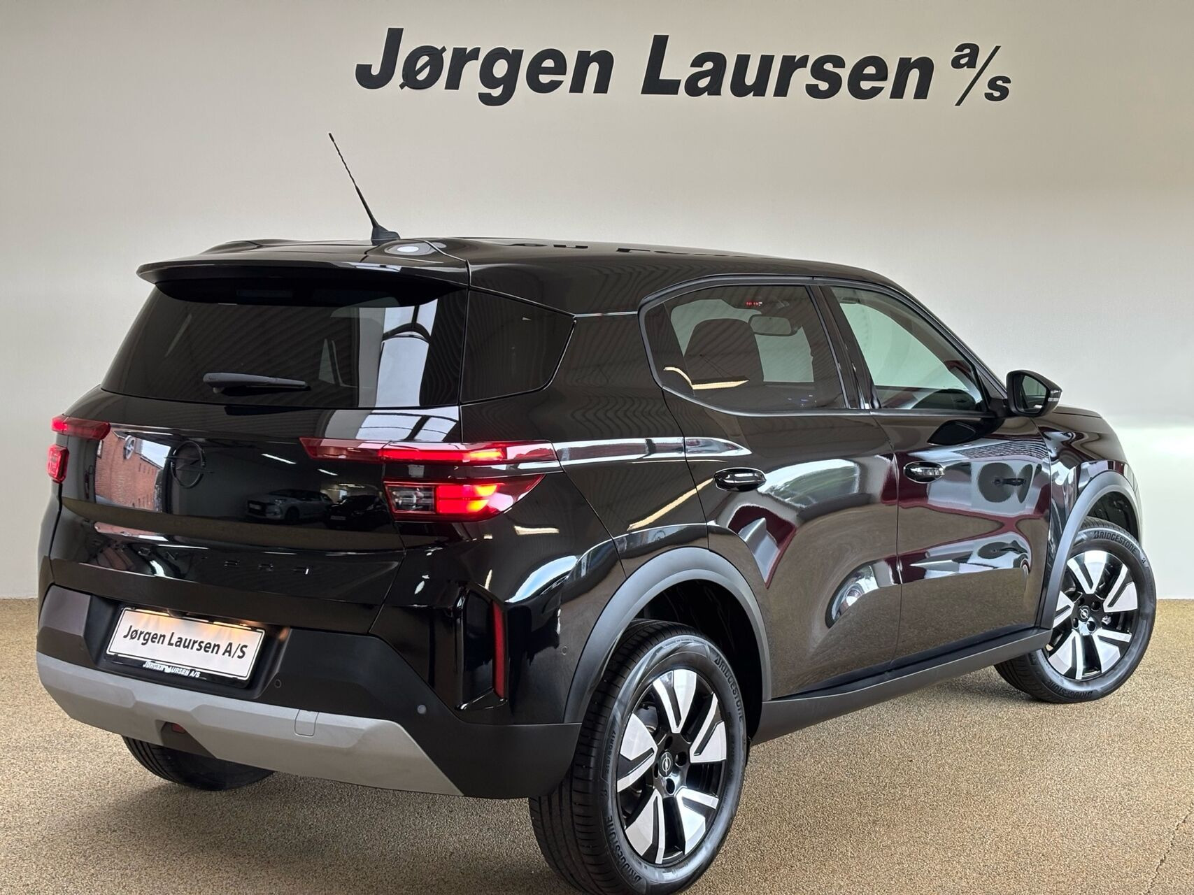 Sort Opel Frontera fra 2025