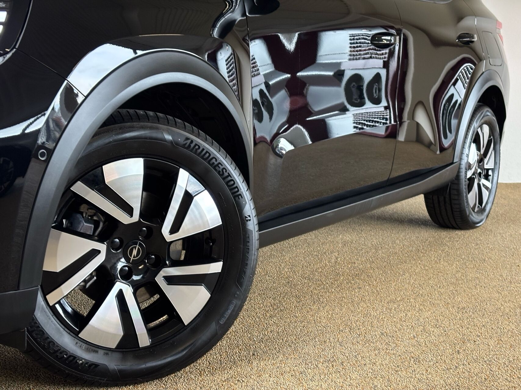 Sort Opel Frontera fra 2025