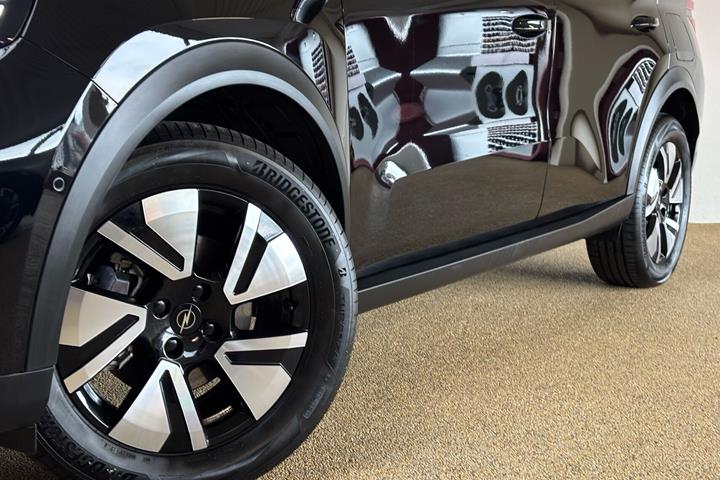 Sort Opel Frontera fra 2025