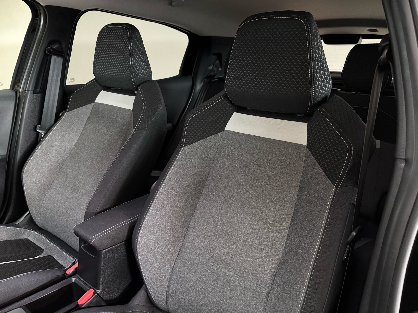 Sort Opel Frontera fra 2025
