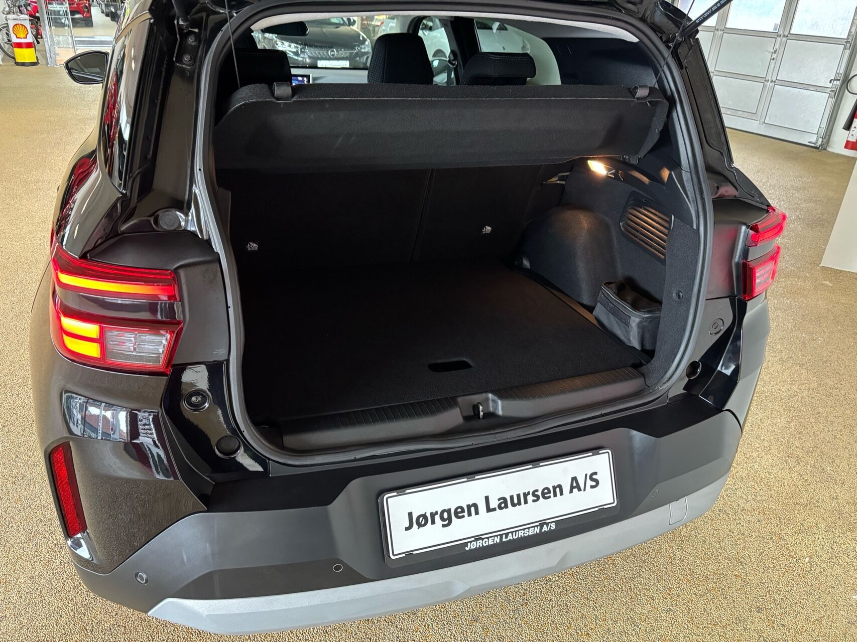 Sort Opel Frontera fra 2025