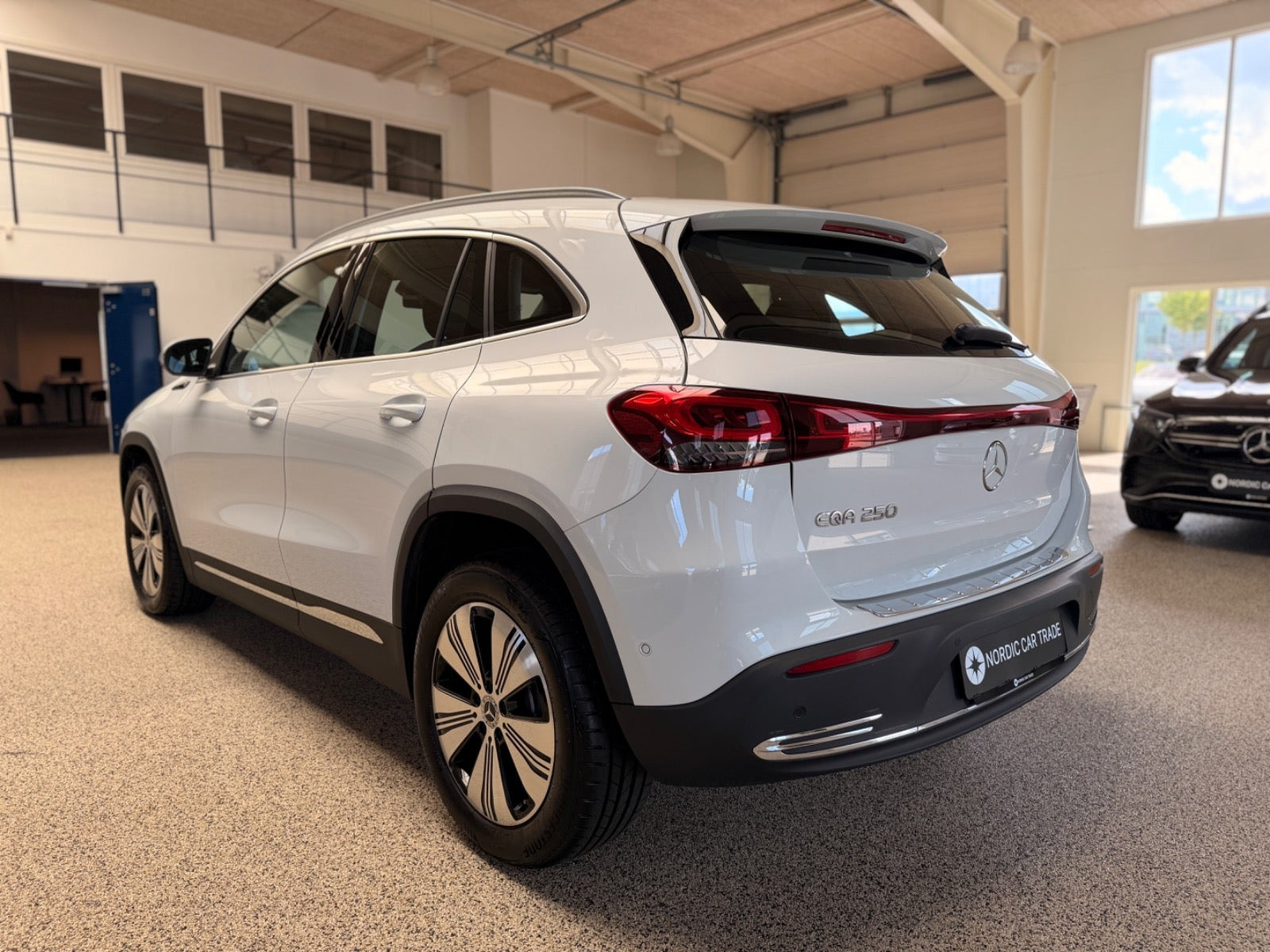 Hvid Mercedes EQA250 fra 2022