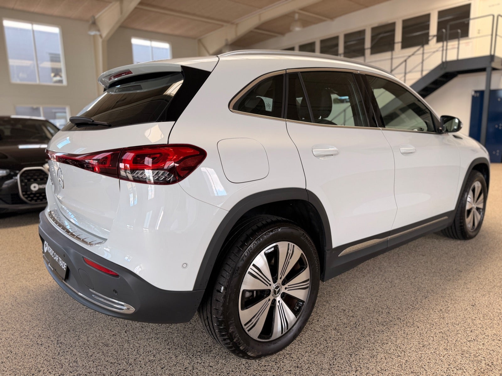 Hvid Mercedes EQA250 fra 2022
