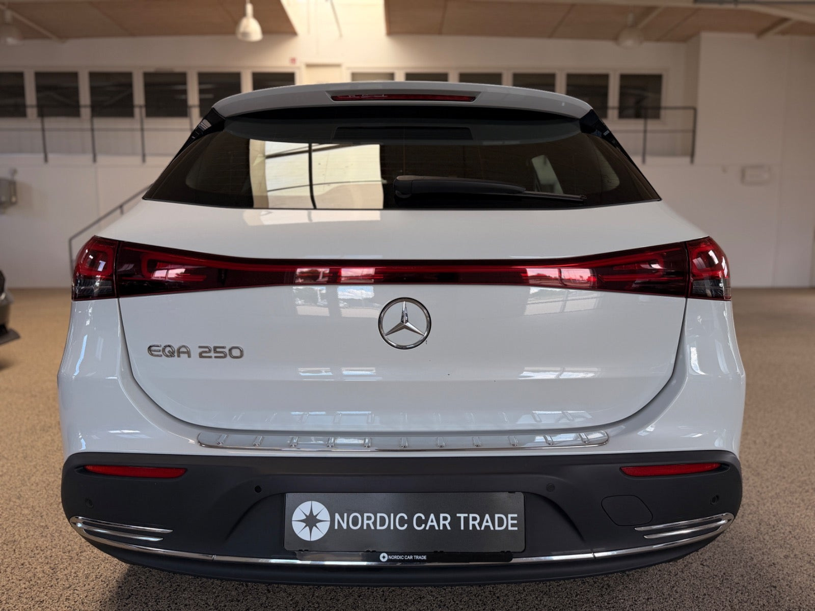 Hvid Mercedes EQA250 fra 2022