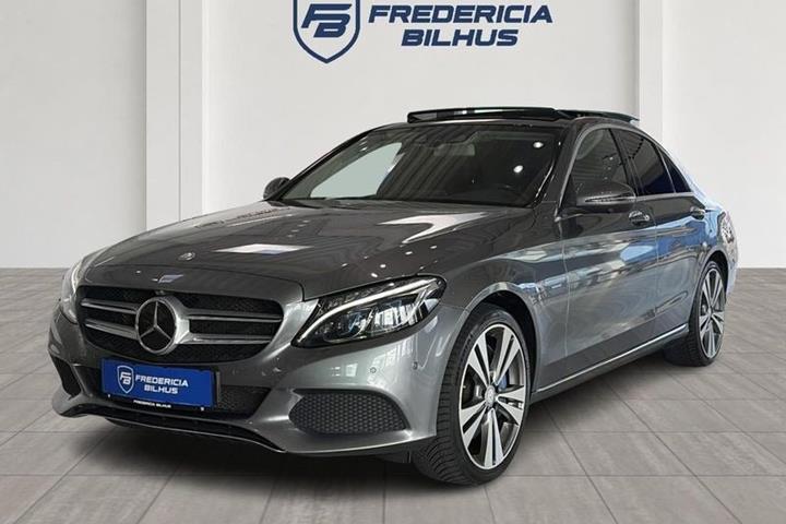 Grå Mercedes C350 e fra 2017