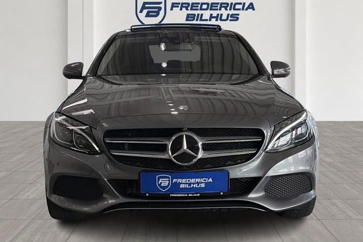 Grå Mercedes C350 e fra 2017