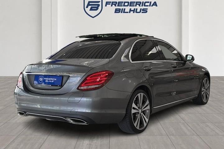 Grå Mercedes C350 e fra 2017