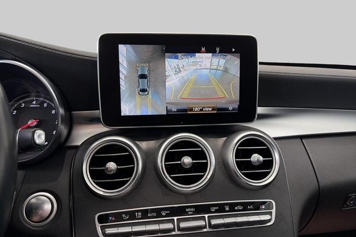 Grå Mercedes C350 e fra 2017