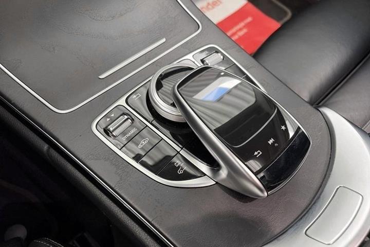 Grå Mercedes C350 e fra 2017