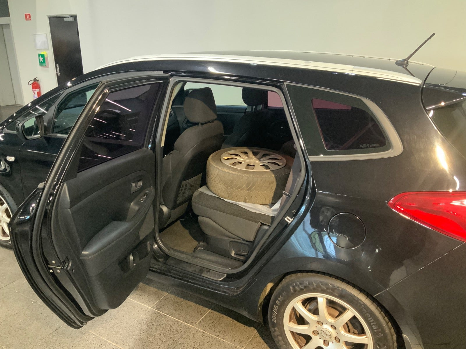 Sort Kia Carens fra 2014