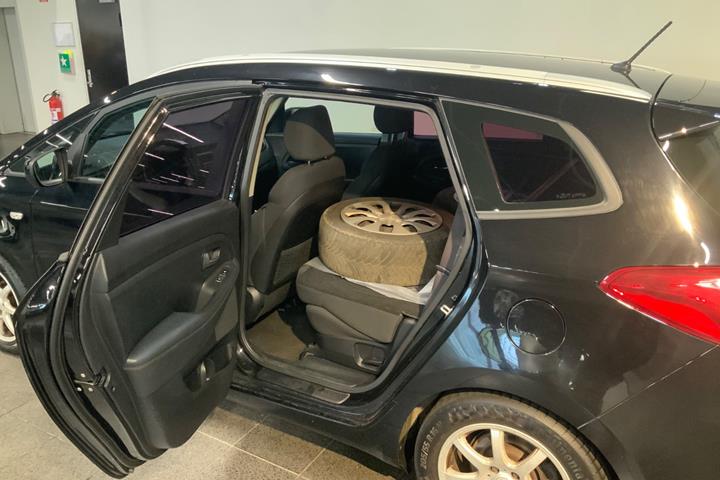 Sort Kia Carens fra 2014
