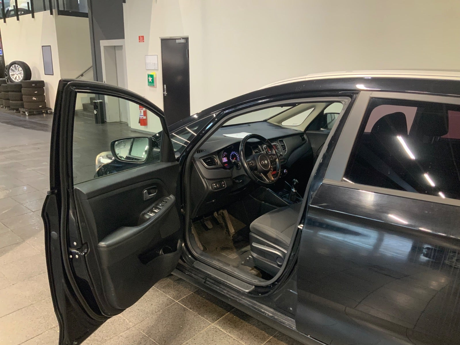 Sort Kia Carens fra 2014