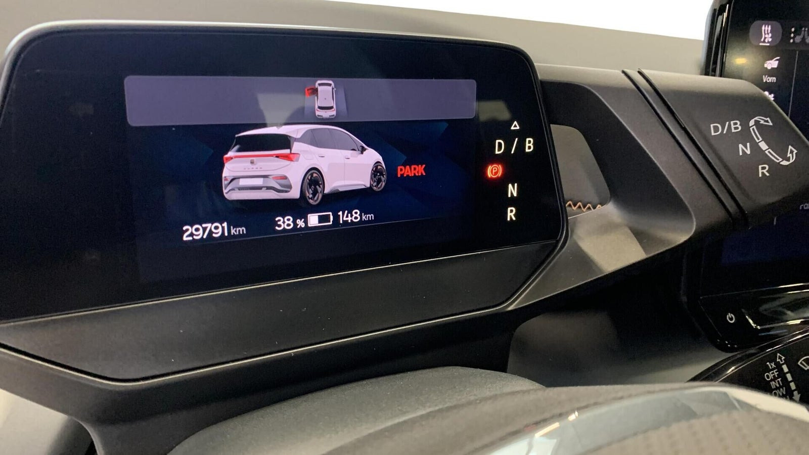 Grå Cupra Born fra 2024