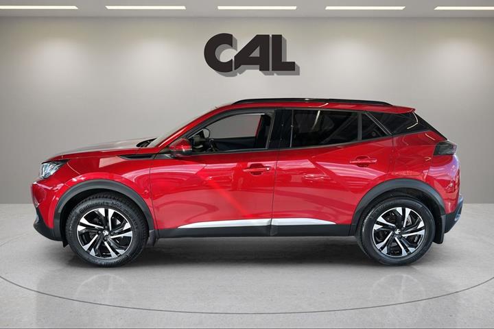 Rød Peugeot 2008 fra 2020