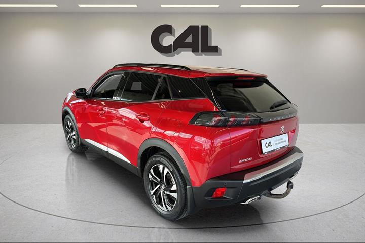 Rød Peugeot 2008 fra 2020