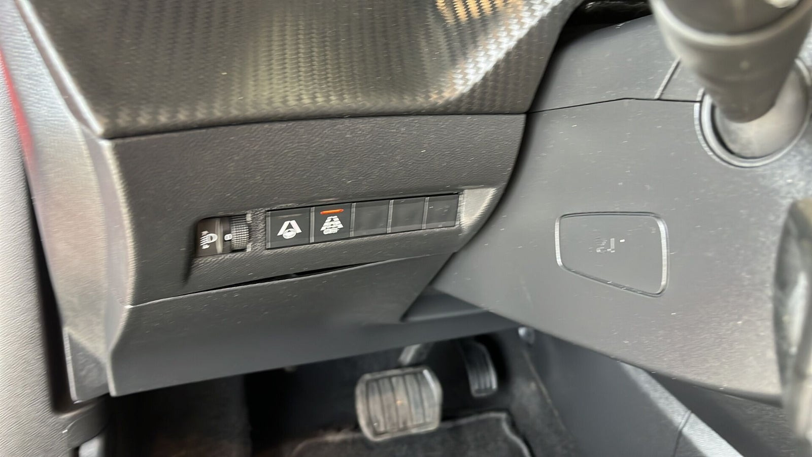 Rød Peugeot 2008 fra 2020