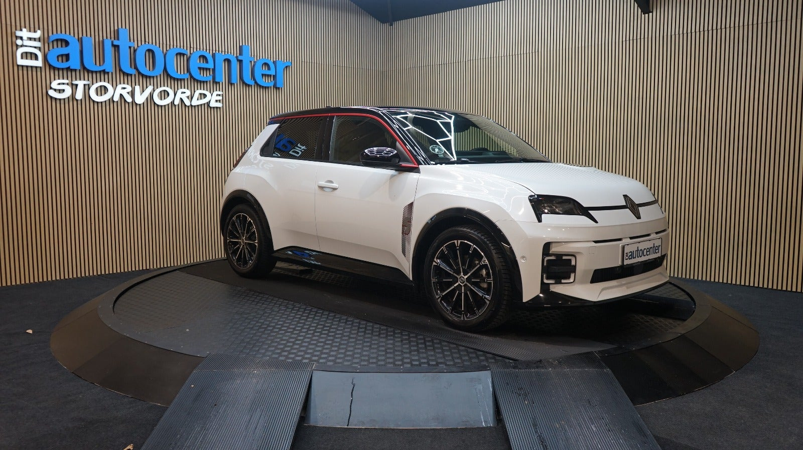 Renault 5 E-Tech 52 Iconic
