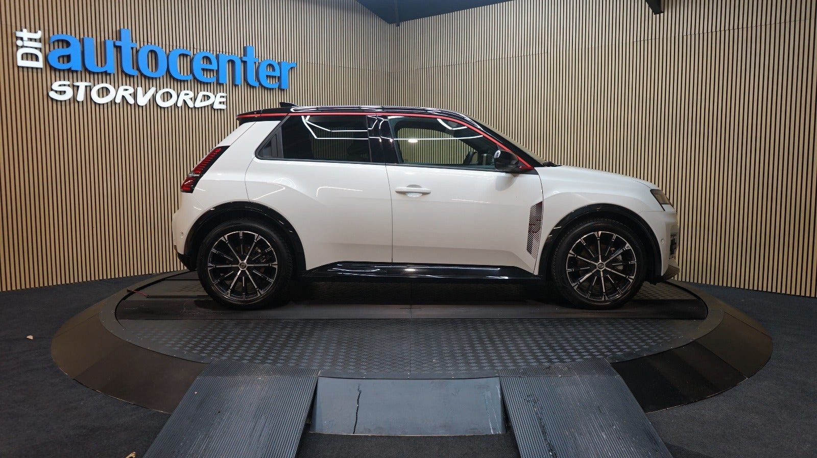 Hvid Renault 5 E-Tech fra 2025