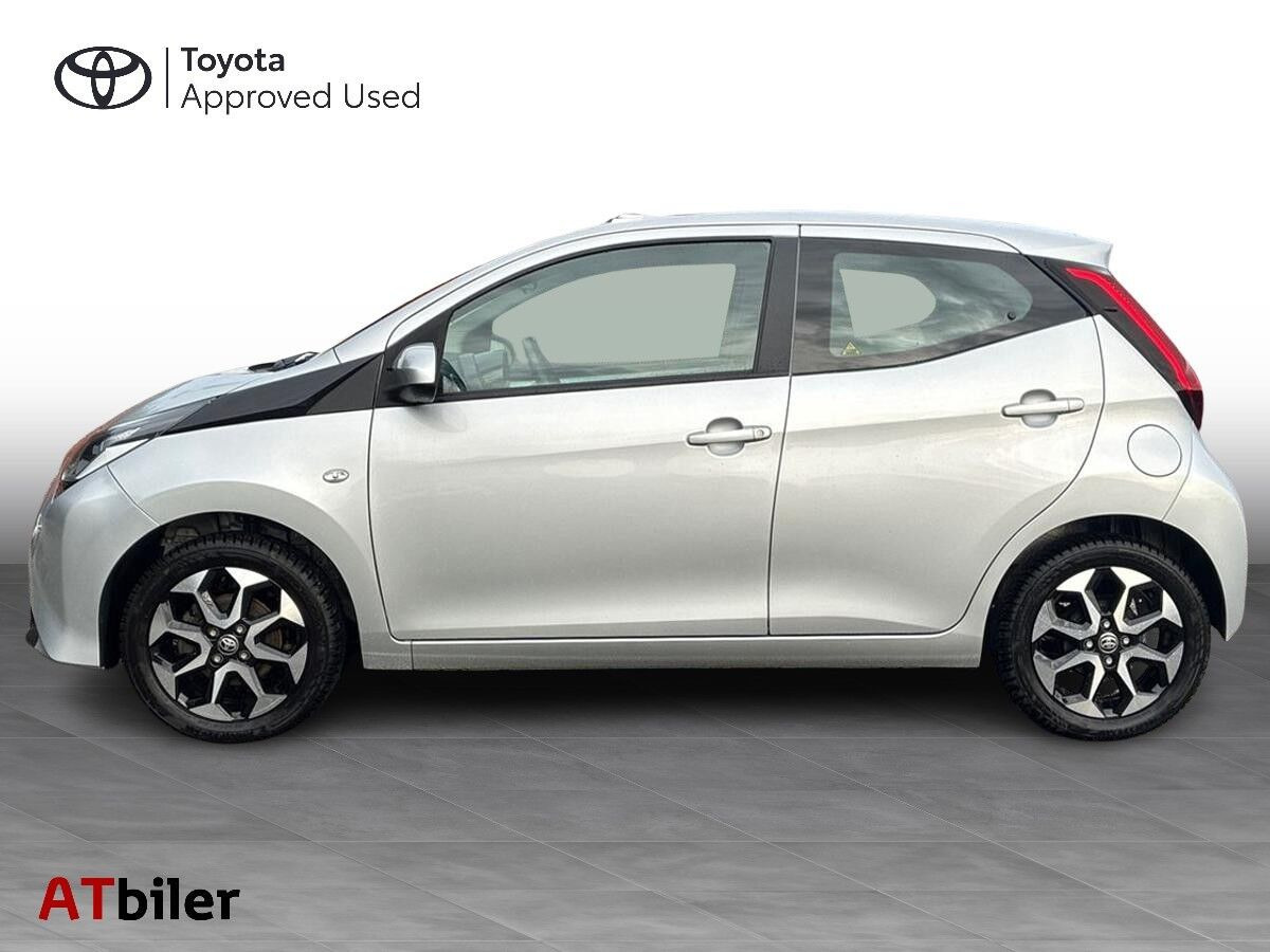 Sølv Toyota Aygo fra 2020