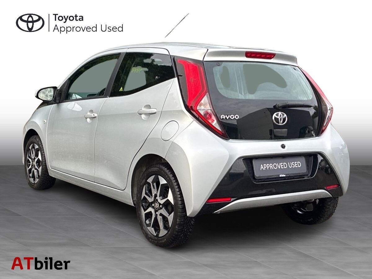 Sølv Toyota Aygo fra 2020