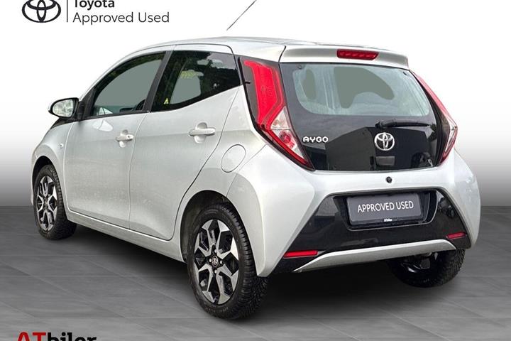 Sølv Toyota Aygo fra 2020