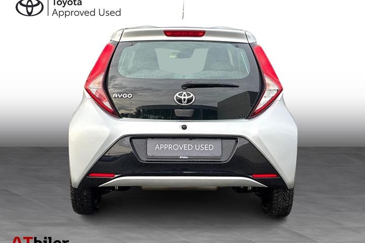 Sølv Toyota Aygo fra 2020